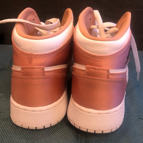 Rose gold Jordan’s - Picture 4 of 7